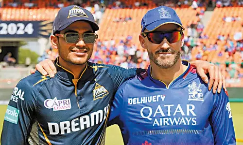 சரிவில் இருந்து மீளுமா குஜராத்?- பெங்களூரு அணியுடன் இன்று மோதல்