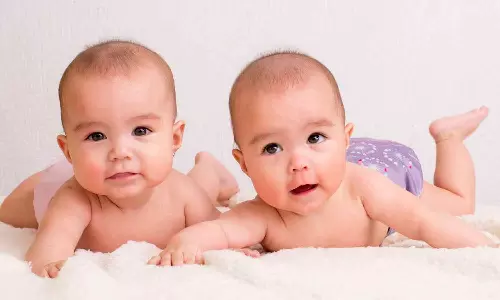 இரட்டை குழந்தைகள் வளர்ப்பதில் உள்ள சவால்கள்.....