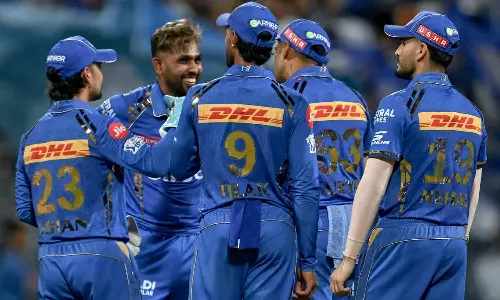 ஏறக்குறைய பிளேஆஃப் சுற்று வாய்ப்பை இழந்த மும்பை இந்தியன்ஸ்: ஆர்சிபி நிலை?