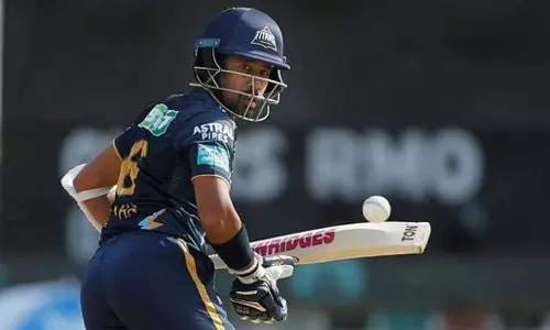 குஜராத்தும் பவர்பிளேயில் மோசம்... சகாவும் மோசம்...