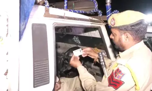 ஜம்மு-காஷ்மீரில் விமானப்படை வீரர்கள் சென்ற வாகனம் மீது பயங்கரவாத தாக்குதல்