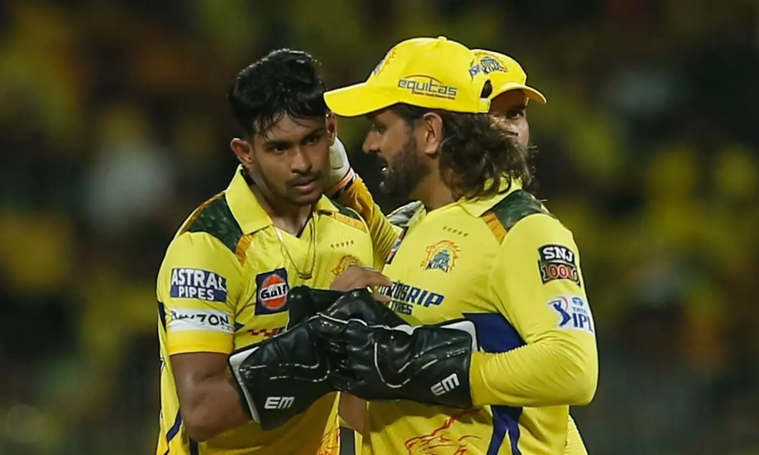 டோனி எனது தந்தை, சி.எஸ்.கே. வீரர் பதிரனா புகழாரம்