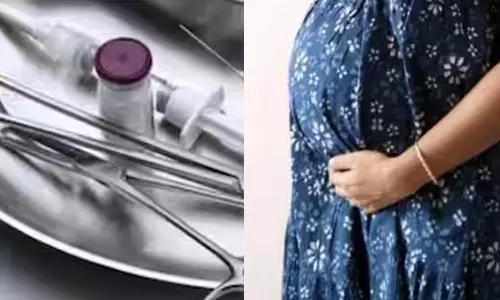 திருமணம் ஆகாமல் கர்ப்பம்- தனக்குத்தானே பிரசவம் பார்த்த நர்சு கைது