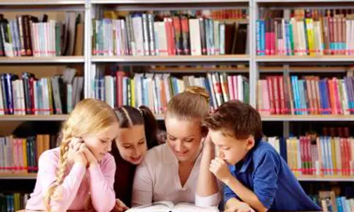 புதுச்சேரியில் முதல் முறையாக விளையாட்டு மைதானங்களில் சிறுவர் நூலகம் அமைப்பு