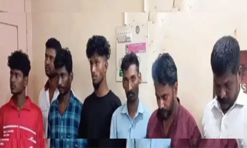 ஆபாச வீடியோ இருப்பதாக கூறி பணம் கேட்டு மிரட்டிய கும்பல் கைது