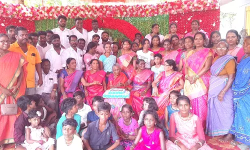 80 பேரக்குழந்தைகளுடன் 100-வது பிறந்த நாளை கொண்டாடிய மூதாட்டி