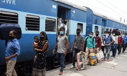 ரெயில்களில் தண்ணீர் இல்லாமல் பயணிகள் திண்டாட்டம்