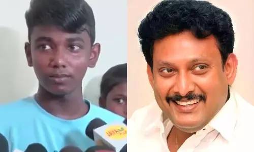 மாணவர் சின்னதுரையின் உயர் கல்விக்கு துணை நிற்பேன்: அமைச்சர் உறுதி