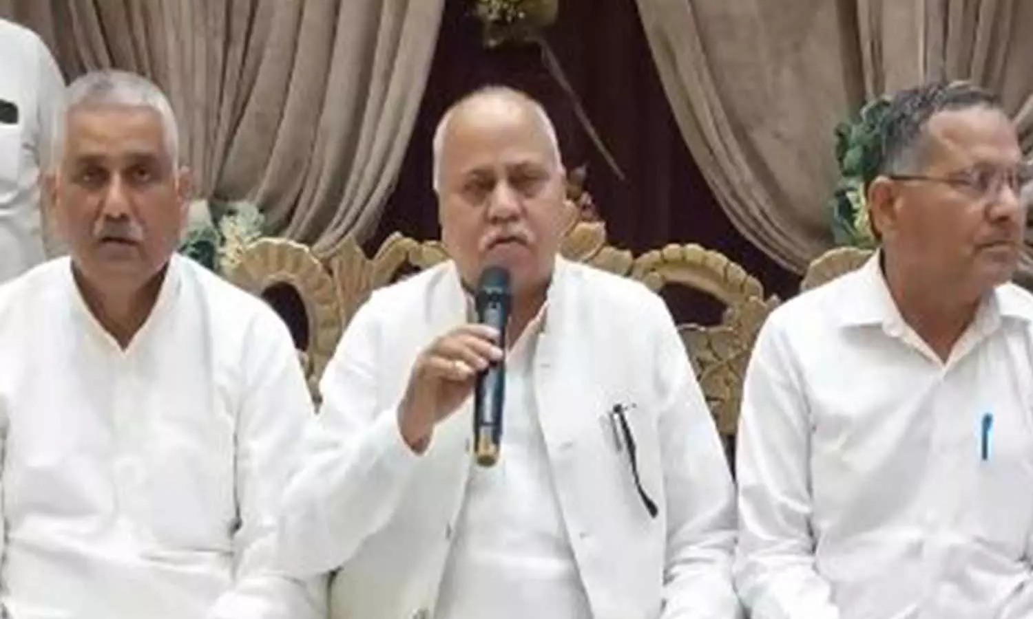 3 சுயேட்சை எம்.எல்.ஏ.க்கள் ஆதரவு வாபஸ்: அரியானாவில் மெஜாரிட்டியை இழந்தது பா.ஜனதா அரசு 3 சுயேட்சை எம்.எல்.ஏ.க்கள் ஆதரவு வாபஸ்: அரியானாவில் மெஜாரிட்டியை இழந்தது பா.ஜனதா அரசு