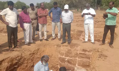 ஐகோர்ட் உத்தரவு எதிரொலி- வடலூர் வள்ளலார் சர்வதேச மையத்தில் தொல்லியல் துறையினர் ஆய்வு