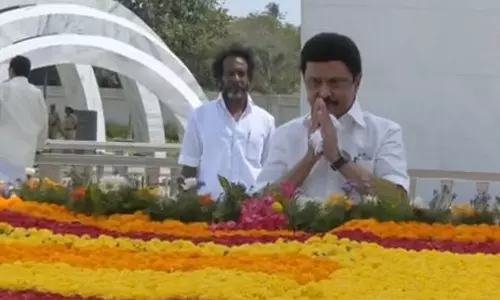 திமுக ஆட்சி பொறுப்பேற்று 3 ஆண்டுகள் நிறைவு- அண்ணா, கருணாநிதி நினைவிடங்களில் மு.க.ஸ்டாலின் மரியாதை