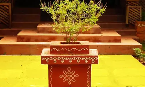 நலம் தரும் துளசி மாடம்