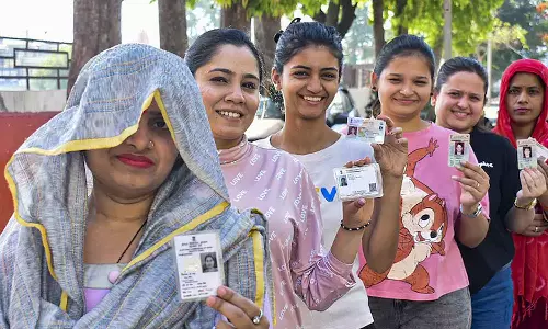 3-ம் கட்ட வாக்குப்பதிவு: மதியம் 3 மணி நிலவரப்படி 50.71 சதவீத வாக்குகள் பதிவு