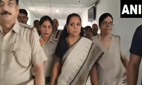 பிரஜ்வல் ரேவண்ணா போன்றோரை விட்டு விடுகிறார்கள்... எங்களை கைது செய்கிறார்கள்... கவிதா ஆவேசம்