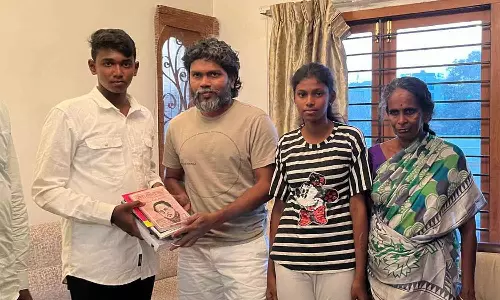 மாணவர் சின்னதுரையை நேரில் அழைத்து பாராட்டிய இயக்குநர் பா.ரஞ்சித்