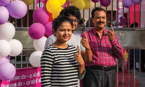 மூன்றாம் கட்ட வாக்குப்பதிவு 61.45 சதவீதம் வாக்குகள் பதிவு - தேர்தல் ஆணையம்