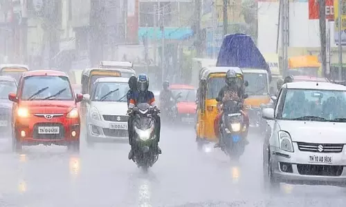 தமிழகத்தில் பல்வேறு இடங்களில் திடீர் கனமழை- 12 மாவட்டங்களில் மிதமான மழைக்கு வாய்ப்பு