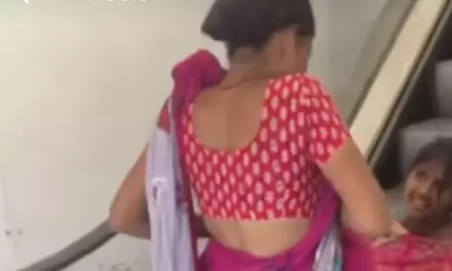 கர்ப்பிணி போல் நடித்து பணம் கேட்ட பெண்களை மடக்கி பிடித்த பயணிகள்