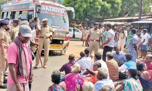 சங்கரன்கோவில் அருகே போலீஸ் நிலையத்தை முற்றுகையிட முயன்ற கிராமமக்கள்
