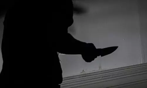 மனைவிக்கு பேச்சு வர வேண்டி நாக்கை காணிக்கையாக செலுத்திய கணவர்