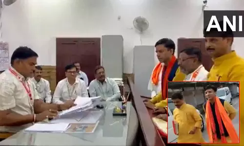 கடைசி நேரத்தில் ஓடோடி வந்து வேட்பு மனு தாக்கல் செய்த பா.ஜனதா வேட்பாளர்- வீடியோ