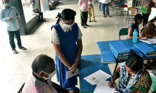 அரசுப் பள்ளிகளில் பிளஸ்-1 மாணவர் சேர்க்கை திங்கட்கிழமை தொடங்குகிறது