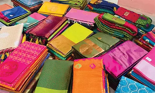 காஞ்சிபுரத்தில் 70 ஆயிரம் பட்டுப்புடவைகள் தேக்கம்: கோ-ஆப் டெக்ஸ் கொள்முதல் செய்யுமா?