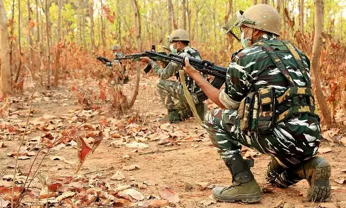 சத்தீஸ்கரில் 12 நக்சலைட்டுகள் சுட்டுக்கொலை