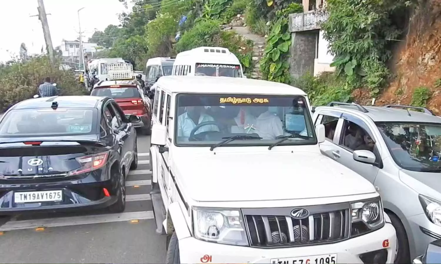 சாரல் மழையுடன் குளு குளு சீதோஷ்ணம்: கொடைக்கானலில் சுற்றுலா பயணிகள் வருகை அதிகரிப்பு