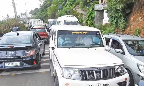 சாரல் மழையுடன் குளு குளு சீதோஷ்ணம்: கொடைக்கானலில் சுற்றுலா பயணிகள் வருகை அதிகரிப்பு