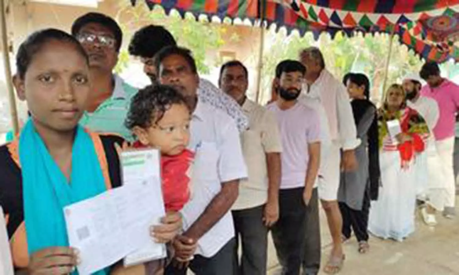 பாராளுமன்ற 4-வது கட்ட தேர்தல்: 96 தொகுதிகளில் இன்று விறுவிறுப்பான ஓட்டுப்பதிவு