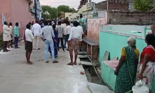 ஆந்திராவில் வாக்குச்சாவடி அருகே மோதல்