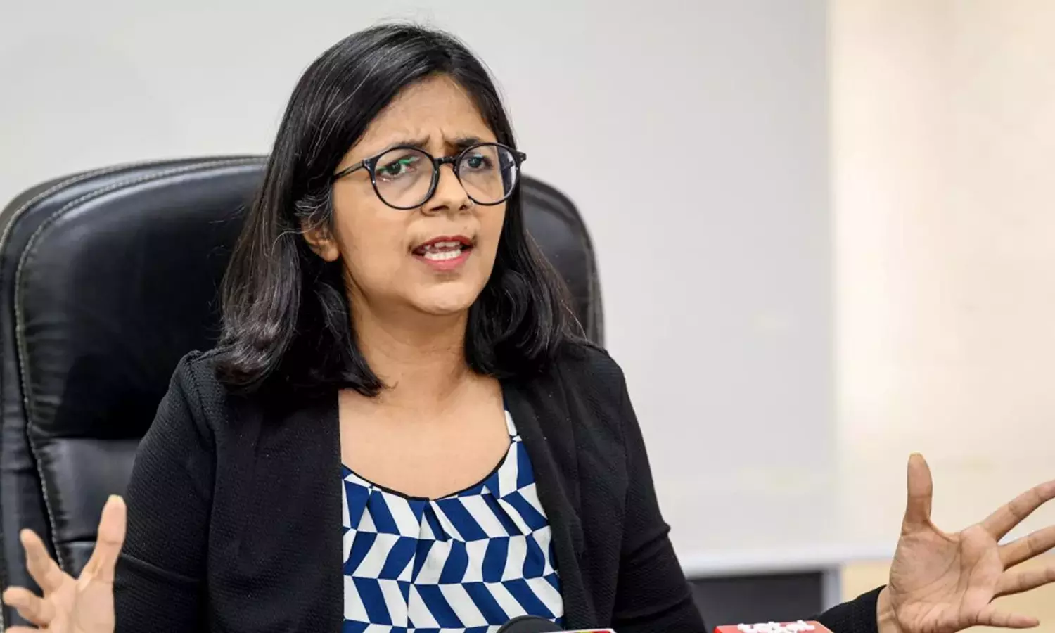 கெஜ்ரிவாலின் தனி செயலாளர் தாக்கியதாக ஆம் ஆத்மி பெண் எம்.பி பரபரப்பு குற்றச்சாட்டு