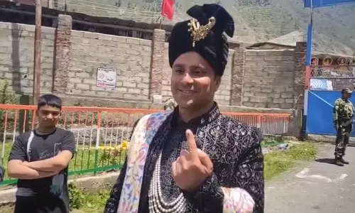 4வது கட்ட பாராளுமன்ற தேர்தல்: மதியம் 1 மணி நிலவரப்படி 40.32 சதவீத வாக்குப்பதிவு