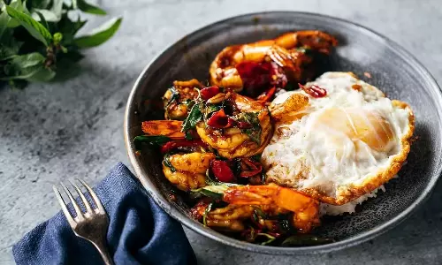 ரெஸ்டாரெண்ட் ஸ்டைல் தாய் பேசில் சில்லி பிரான்