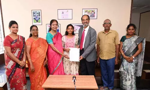 சென்னை அரசு பள்ளிகளில் முதலிடம் பிடித்த பூங்கோதைக்கு இலவச சீட் கொடுத்த எத்திராஜ் மகளிர் கல்லூரி