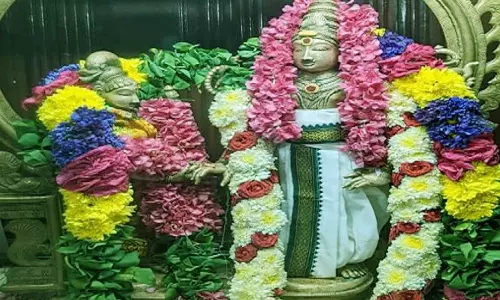 அனைத்து விக்கிரகங்களும் மரகதப்பச்சை கல்லினால் செய்யப்பட்டுள்ள அதிசயம்