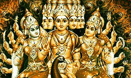 இறைவன் திருவடிகளில் மலர்களை தூவி இந்த திருப்புகழை பாடுங்கள்!