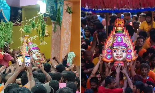 குடியாத்தம் கெங்கையம்மன் சிரசு ஊர்வலம்- பக்தர்கள் வெள்ளத்தால் நகரமே குலுங்கியது