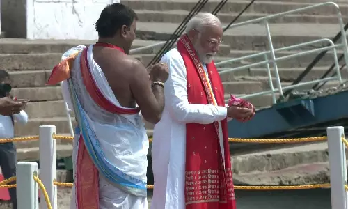 வாரணாசியில் வழிபாடு செய்த பிரதமர் மோடி