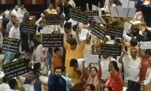 சுவாதி மாலிவால் விவகாரம்: கெஜ்ரிவாலுக்கு எதிராக கோஷமிட்ட பா.ஜ.க. கவுன்சிலர்கள்