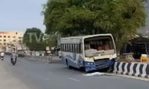 22 பேருடன் சென்ற பேருந்து விபத்தில் சிக்கிய பரபரப்பு வீடியோ