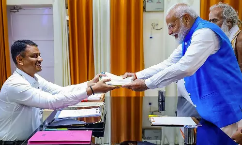 அதிர்ஷ்டத்தை அள்ளித்தரும் நேரத்தை தீர்மானித்த மோடி- வேட்புமனு தாக்கல் சுவாரஸ்யம்