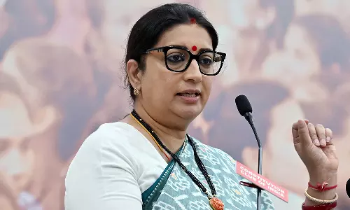 ஸ்மிருதி இரானி கிராமம், கிராமமாக சென்று ஓட்டு வேட்டை