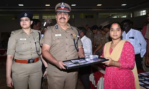 ஆவடி பகுதியில் குற்ற வழக்குகளில் மீட்கப்பட்ட பொருட்கள் உரியவர்களிடம் ஒப்படைப்பு