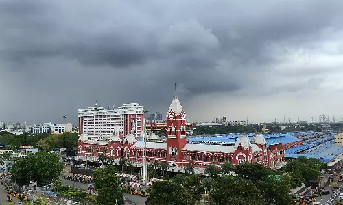 இன்று காலை முதல் சென்னையில்  பரவலாக மழை: பல இடங்களில் மின்தடை