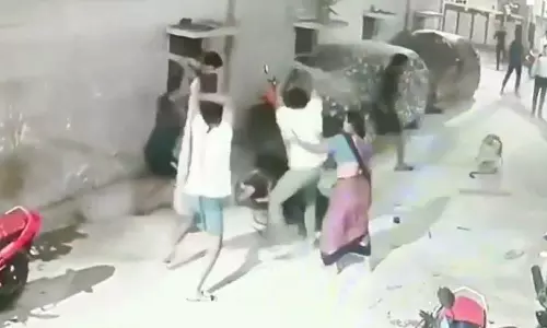 வாலிபரை நாய் கடித்ததால் உரிமையாளர் மீது பயங்கர தாக்குதல்