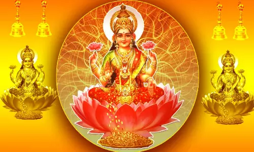 மகாலட்சுமியின் அருளை குறைவின்றி பெற இம்மந்திரத்தைக் கூறுங்கள்!