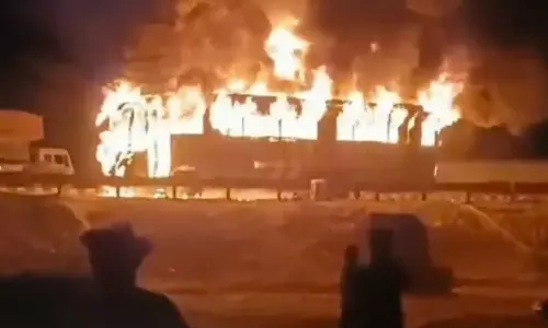 அரியானாவில் சோகம்: சுற்றுலா பேருந்து தீப்பிடித்து எரிந்து 8 பேர் பலி