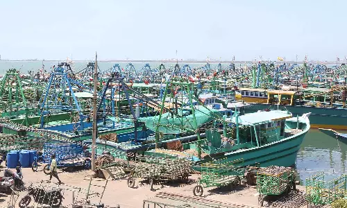 நெல்லையில் 2-வது நாளாக மீனவர்கள் கடலுக்கு செல்லவில்லை